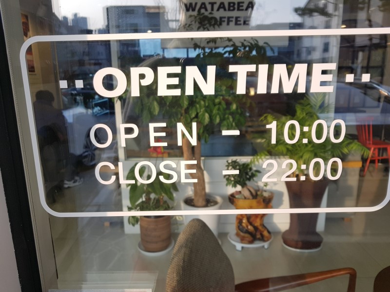 평일 오전 카페.jpg