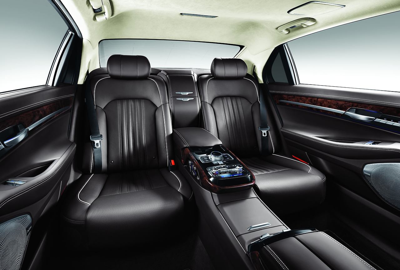 1149477_Genesis G90_Interior (5).jpg