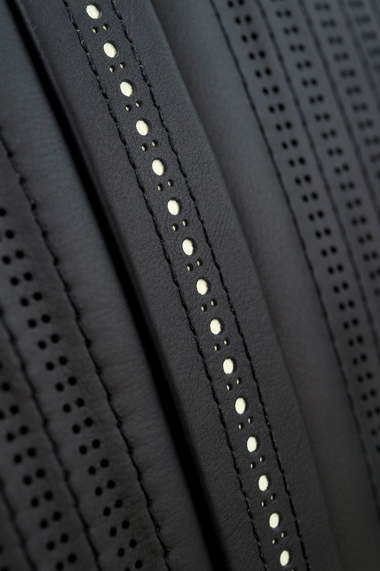 1148721_Aston Martin DB11_Embargo 010316 1400CET_28.jpg