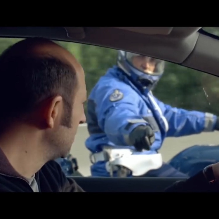 알로슈티 경찰씬 1.png.jpg