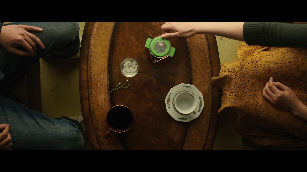 이미 식은 커피와 홍차.jpg