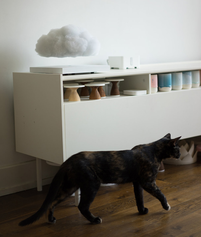 floating-cloud-lamp-richard-clarkson-studio-designboom-06.jpg