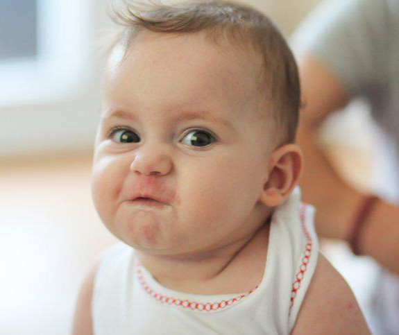 떼쟁이 아기.jpg