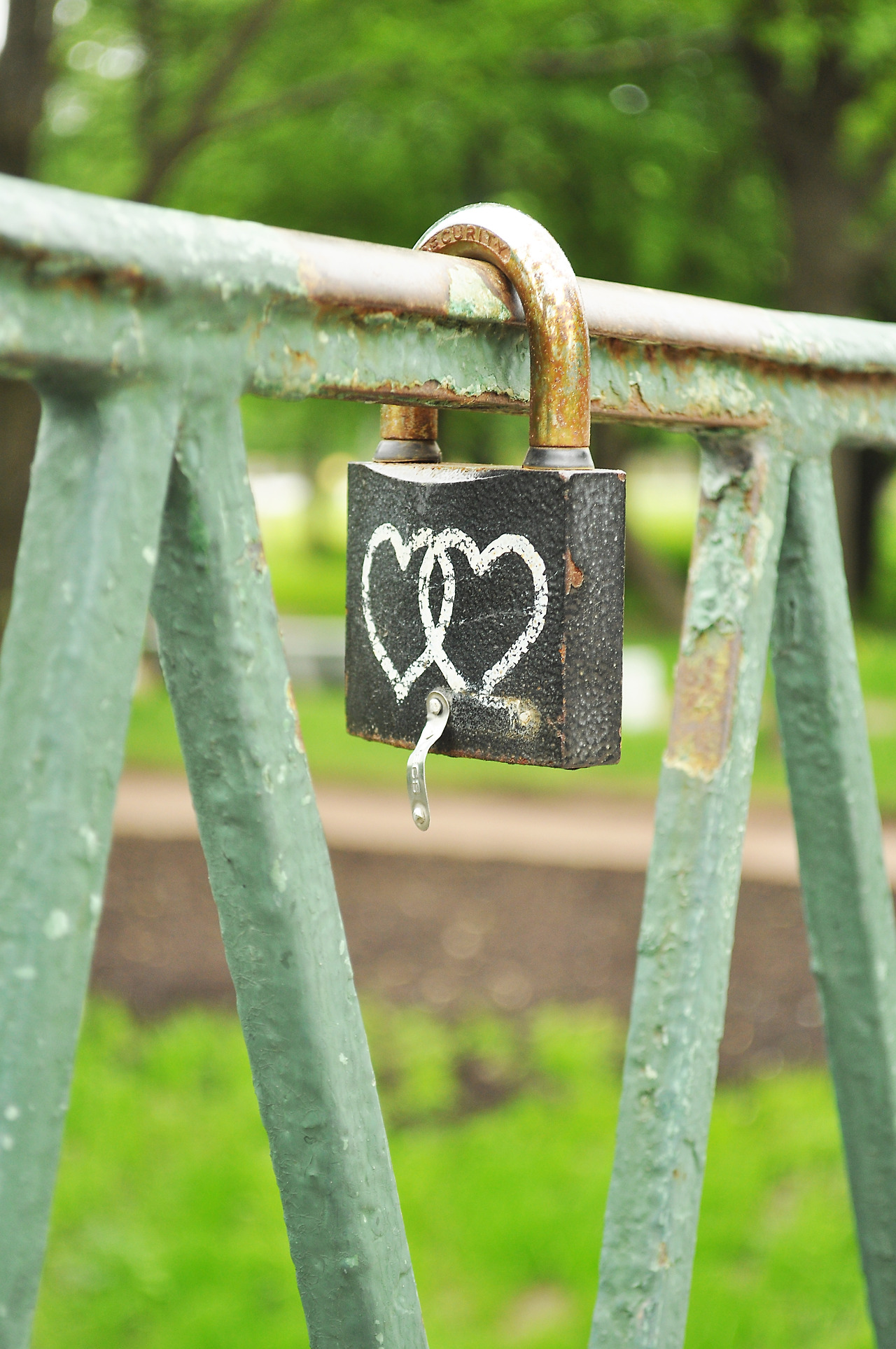love-symbol-lock-bridge.jpg