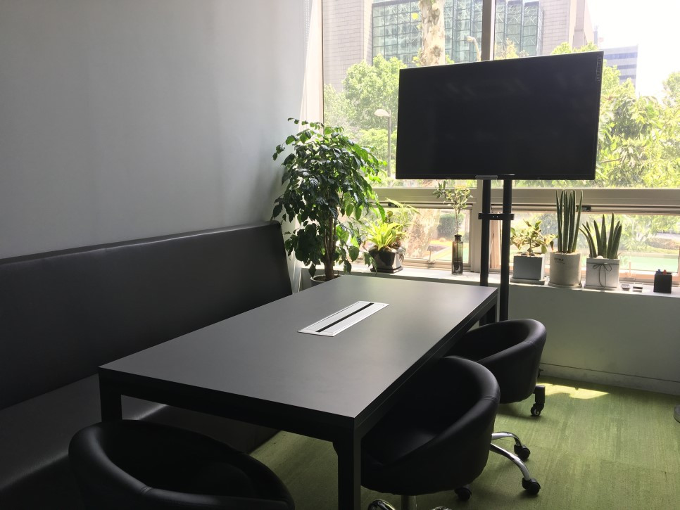 SparkPlus1호점_MeetingRoom2.jpg