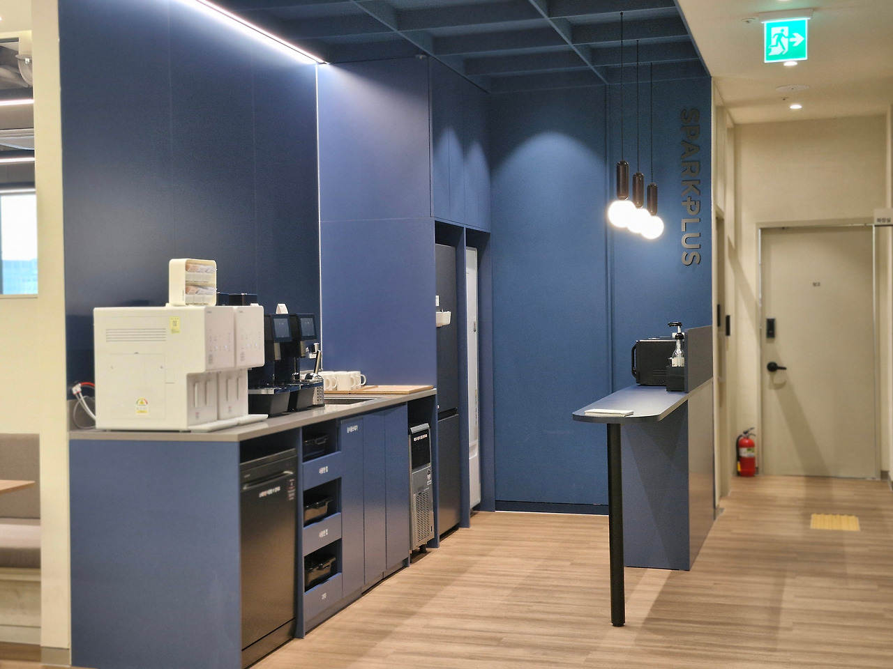 11층 메인 라운지 캔틴.jpg