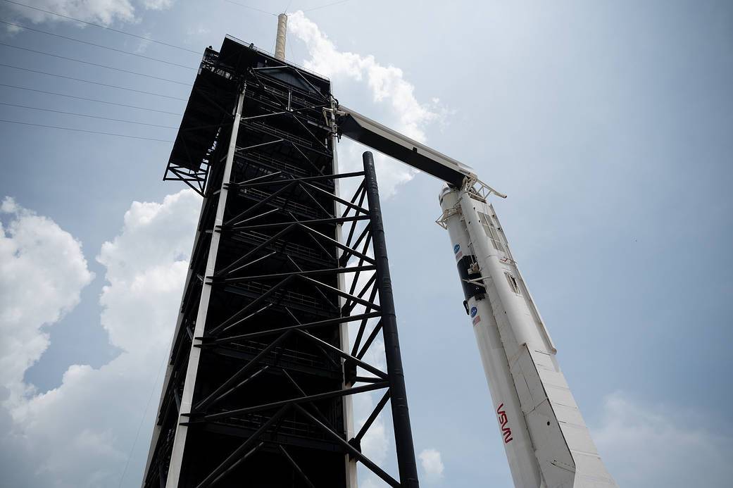 팔콘9 로켓에 실려있는 '크루 드래건'.[사진=NASA].jpg