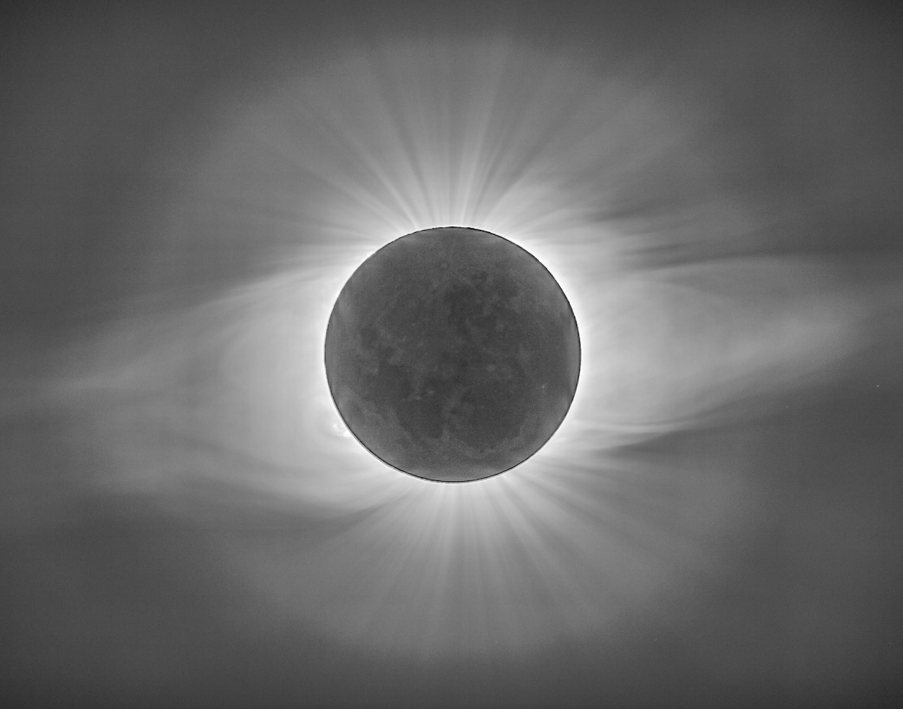 17. 태양계 분야_금상_김동훈_태양을 가린 달과 코로나의 춤.jpg