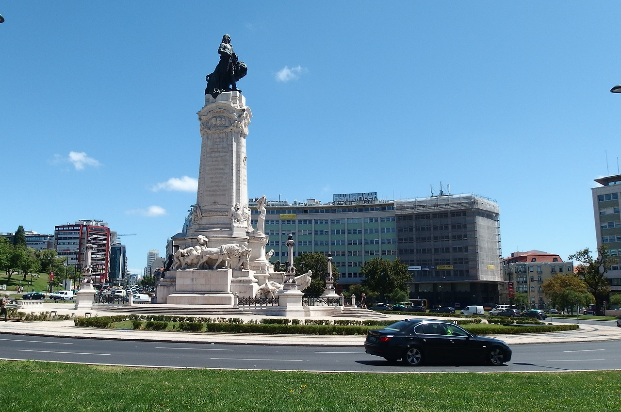 Lisboa,_Praça_do_Marquês_de_Pombal_(4).jpg