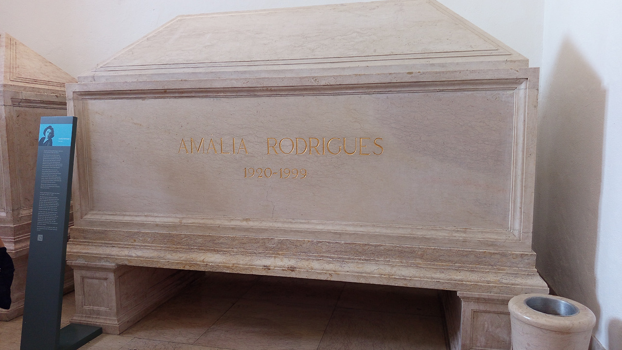 Túmulo_de_Amália_Rodrigues_no_Panteão_Nacional.jpg