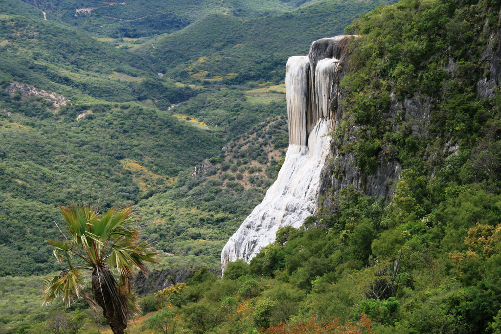 De-Oaxaca-a-Hierve-el-Agua-y-al-encuentro-del-Mezcal.jpg