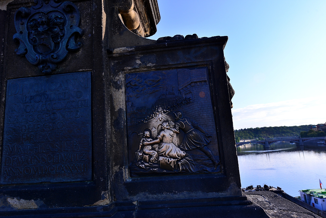 카를교에서 7.10  (30).jpg