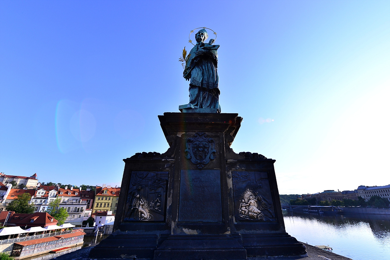 카를교에서 7.10  (26).jpg