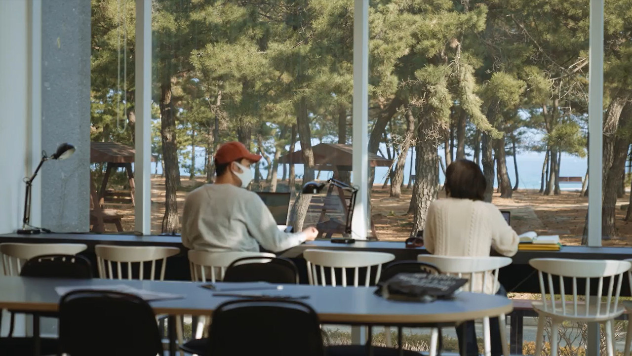 일로오션 소도시 홍보영상 해변편 캡쳐 (38).jpg