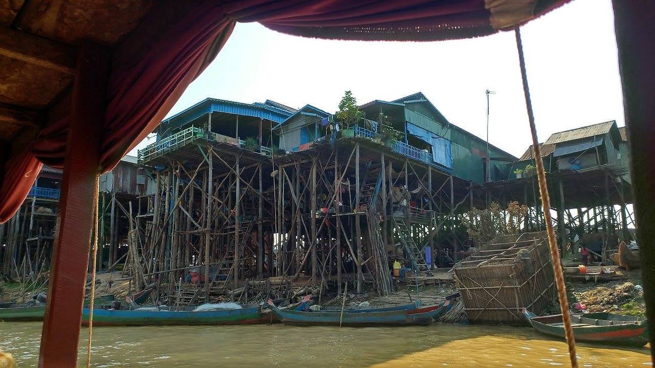 수상가옥촌 깜퐁 플럭.jpg