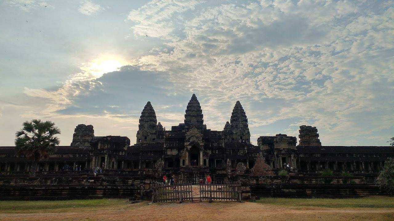 앙코르와트를 나서며.jpg