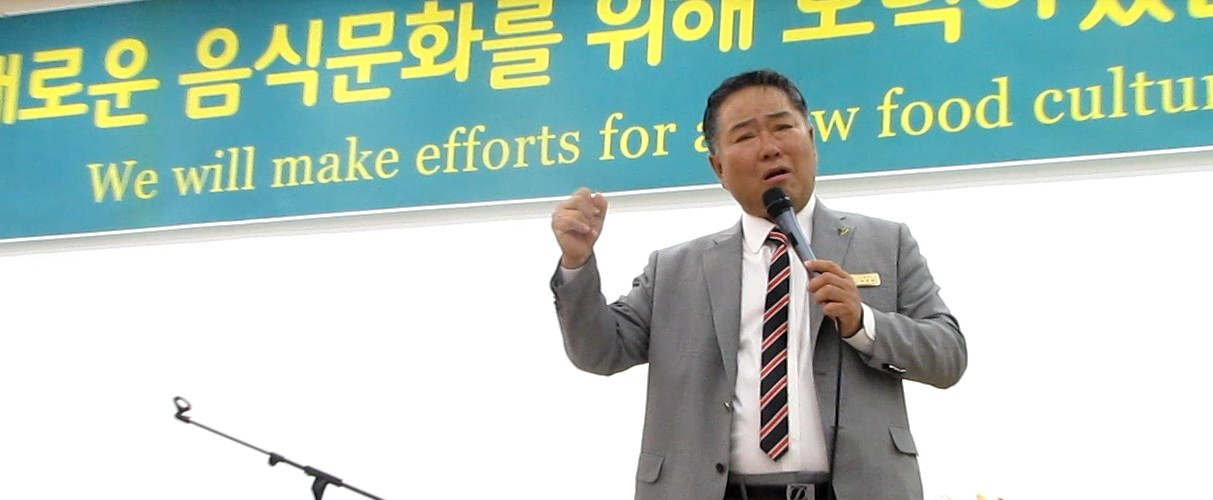 오지BBQ 이헌태 회장2.jpg