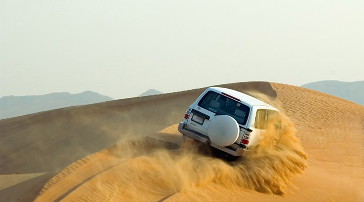 UAE10308S_750_DUBAI_morning-dune-bashing.jpg