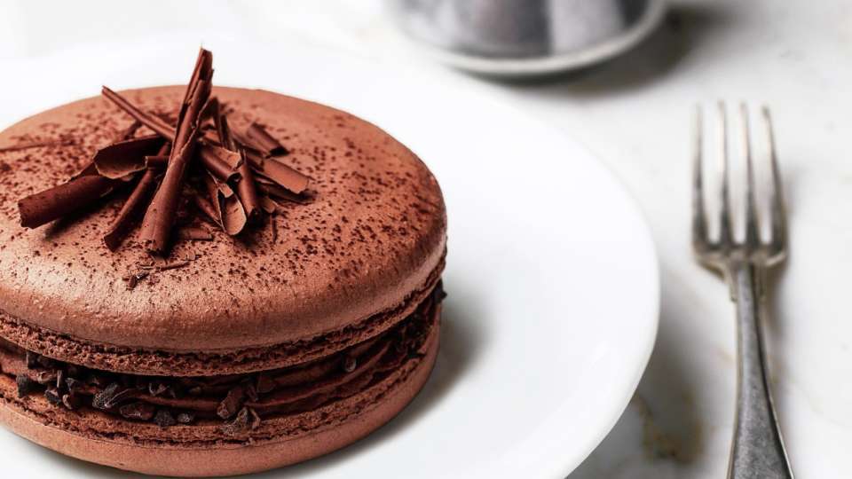 aria-dining-bardot-chocolate-macaroon.tif.image.960.540.high.jpg