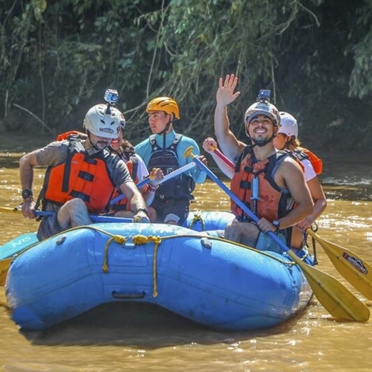 cnx20103a_rafting_750-750-7.jpg