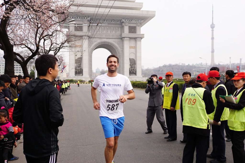 pyongyang-marathon-arch-of-triumph-officials-1024x683.jpg