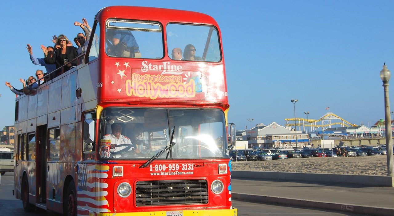 Starline-CitySightseeing-Hop-on-Hop-off-at-Santa-Monica-Pier-e1480396975812.jpg