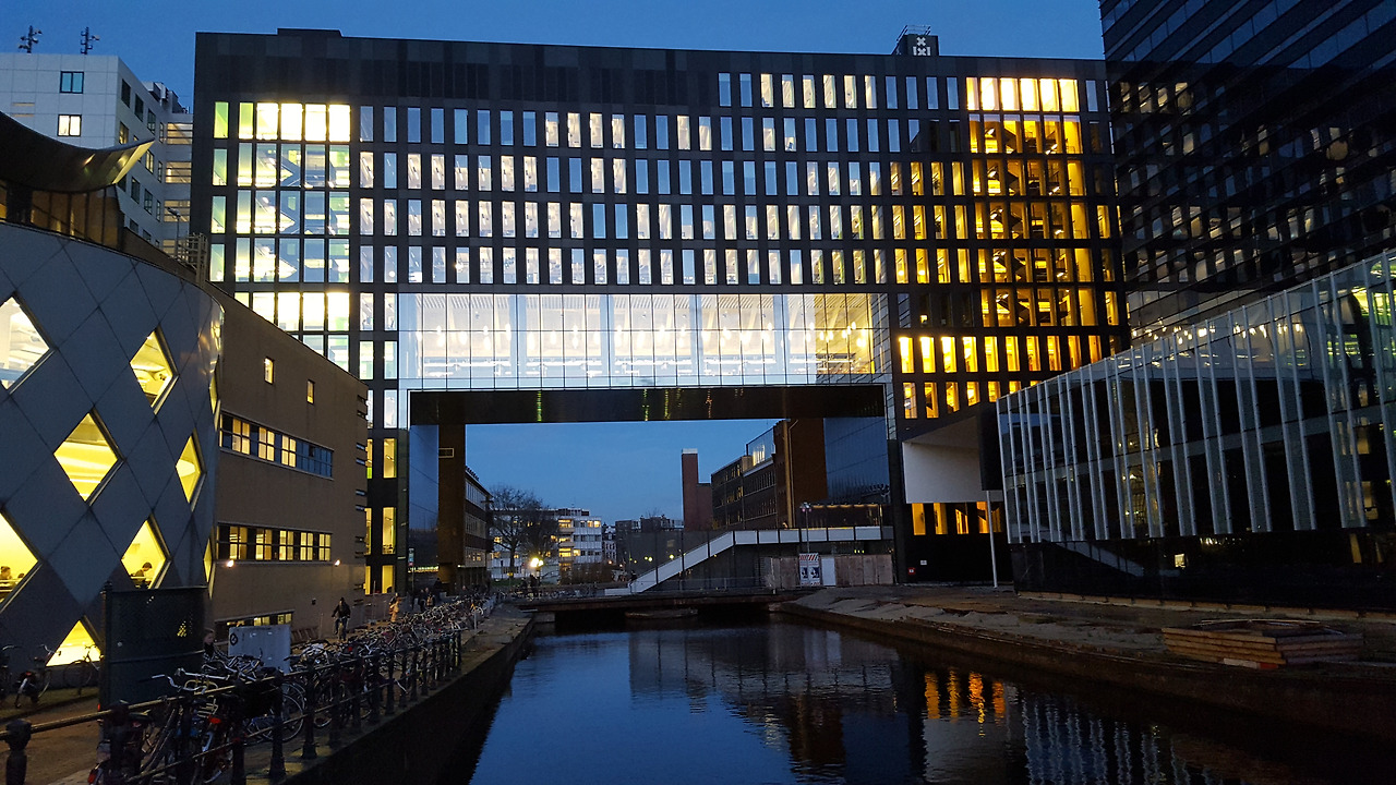 Amsterdam-UvA_Roeterseiland.jpg