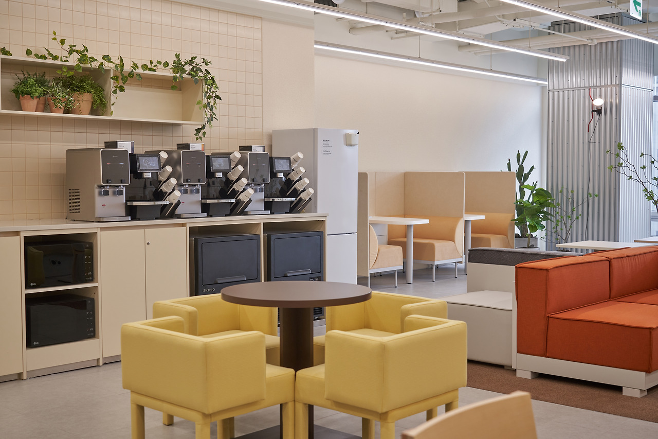 20210815_FastFive Interior3274 (1).jpg