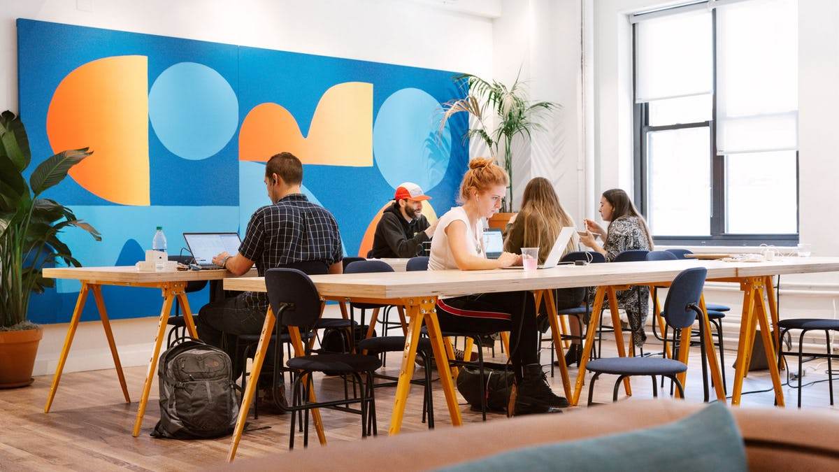 Web_150DPI-20180522_WeWork_135_Madison_Ave_-_Common_Areas_-_Hot_Desk-2.jpg