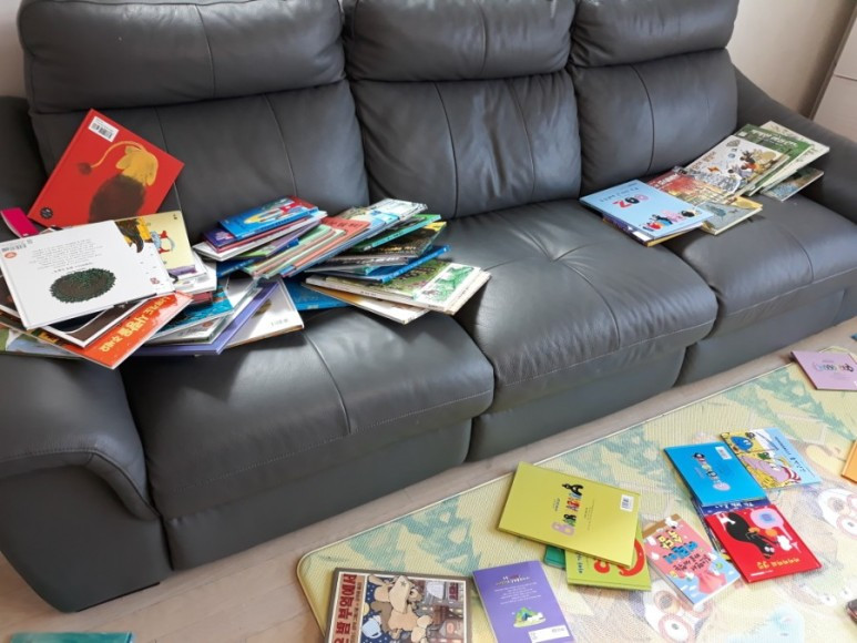 책과 노니는 아이들.jpg