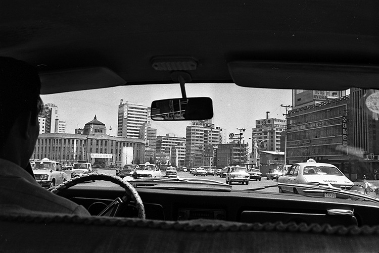 택시 안에서 시청앞_1974.jpg