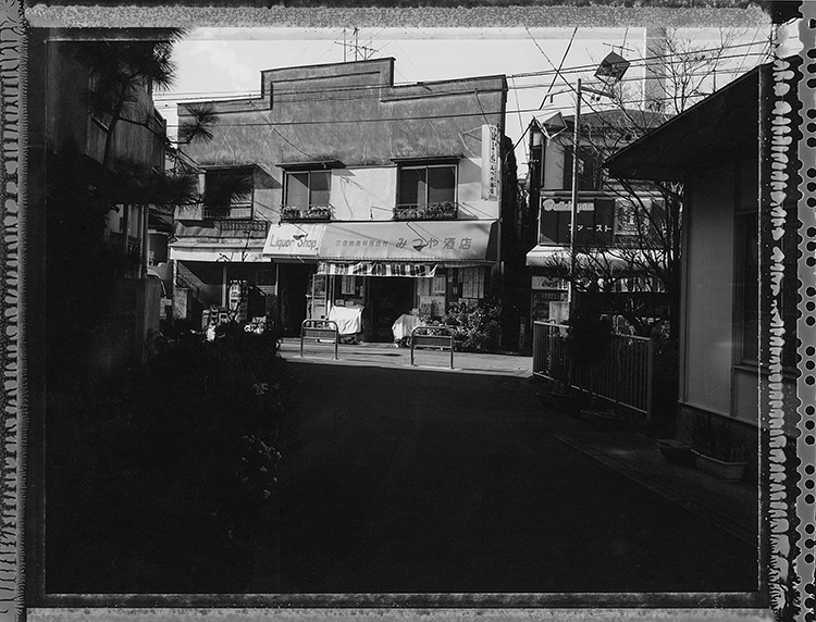 고정남_집.동경이야기#07_Tokyo, Nakank-ku_Gelatin Silver Print_20X24inch_2001.jpg