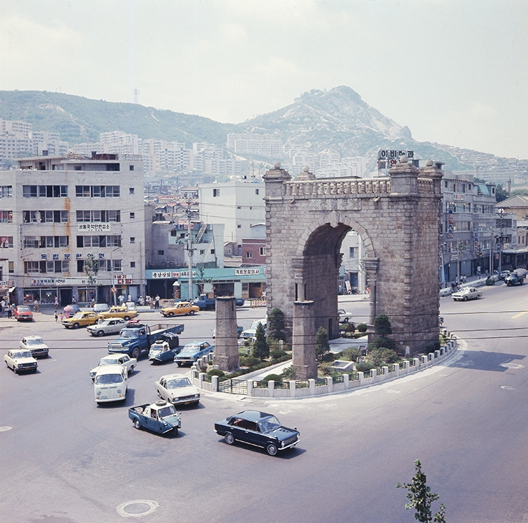 (3) 1969 독립문주변차량들.jpg