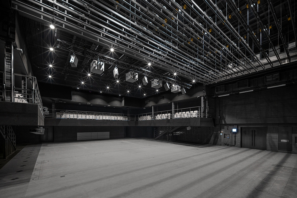 U+ 스테이지 (1층 객석 비웠을 때) 1BAE6968 photo by BaeJihun, LG Arts Center.jpg