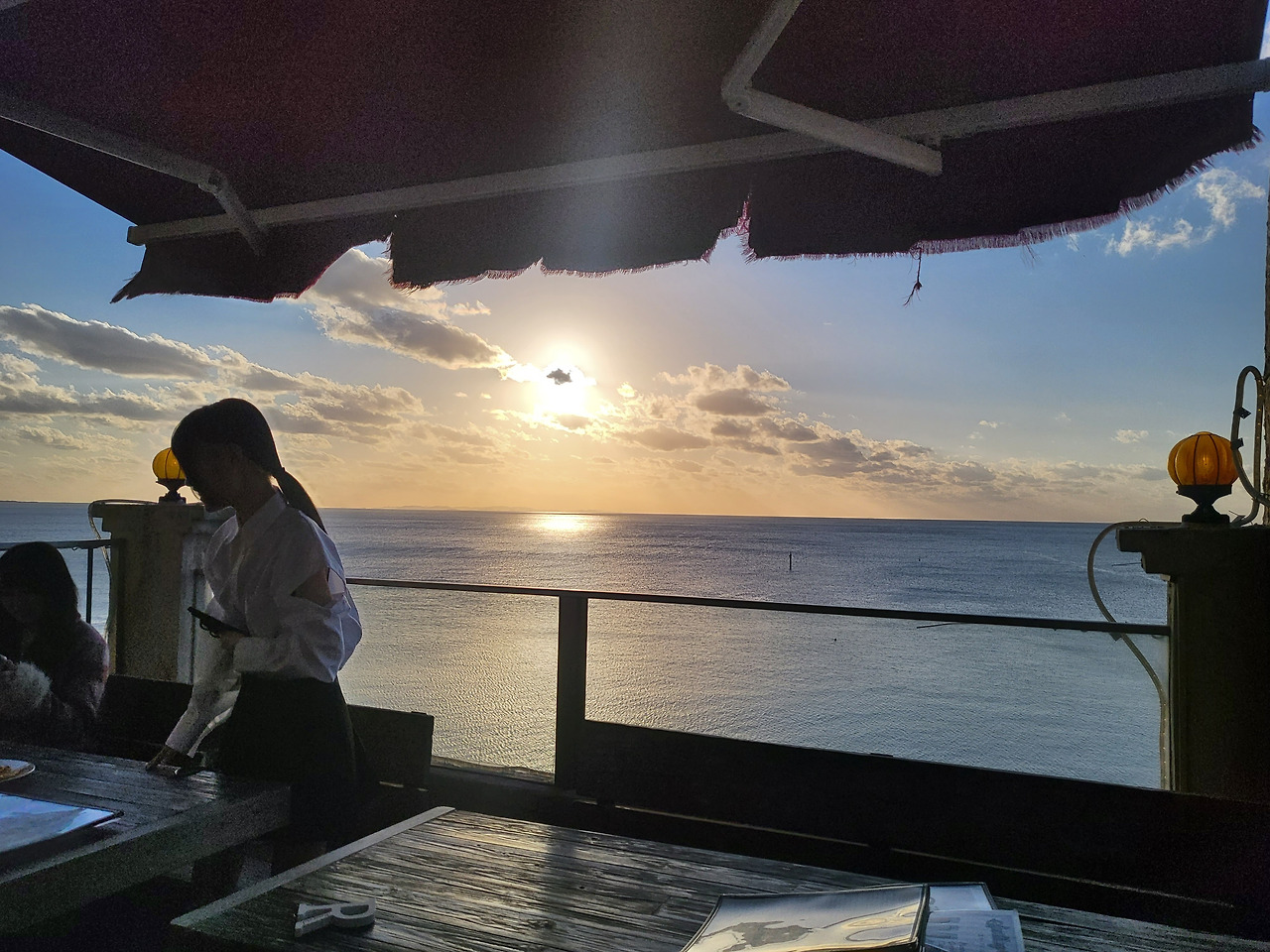 01-08-04 아메빌 식당 노을 20230228_175020.jpg