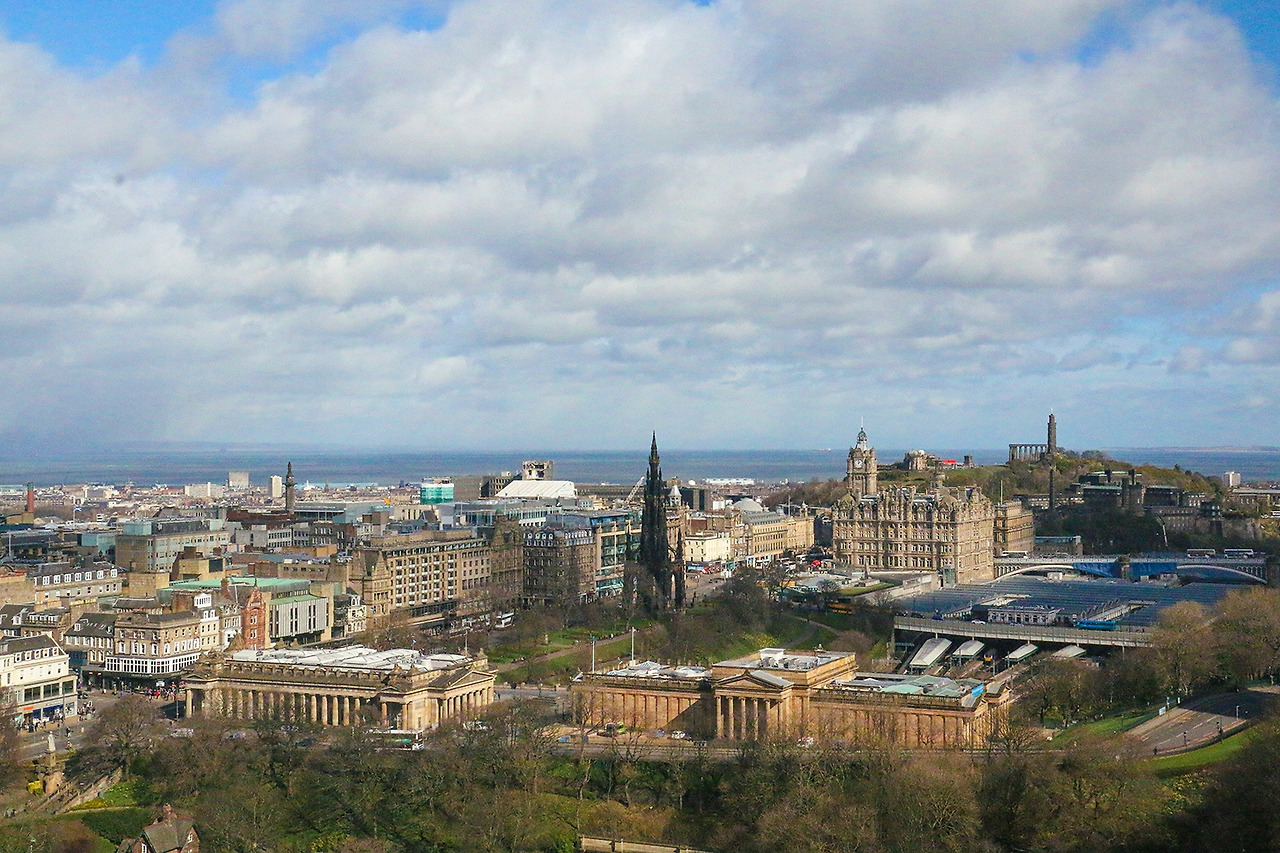 에든버러전경small.jpg