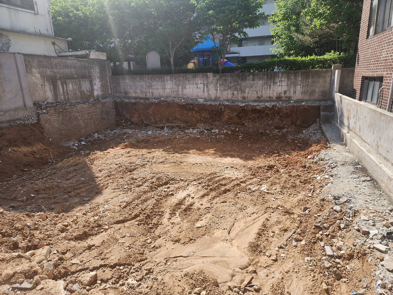 20230501_철거완료 폐기물반출완료.jpg