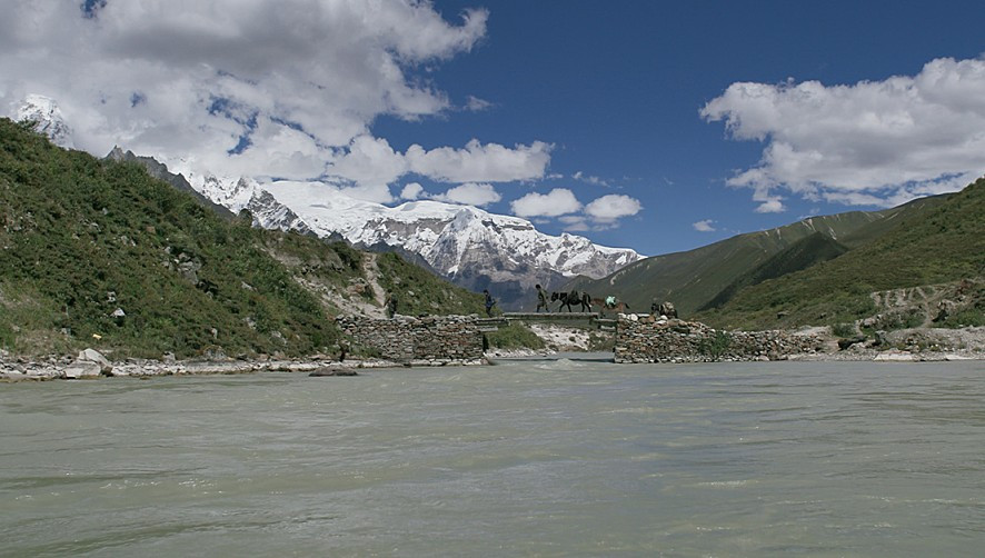 교실 안의 야크_스틸컷_6.jpg