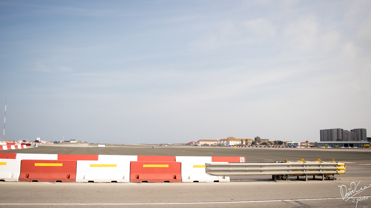 지브롤터 활주로.jpg