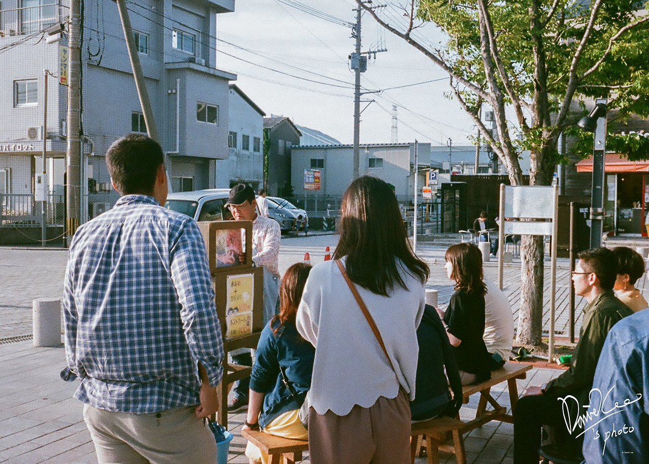 모지코항 이야기꾼 아저씨.jpg