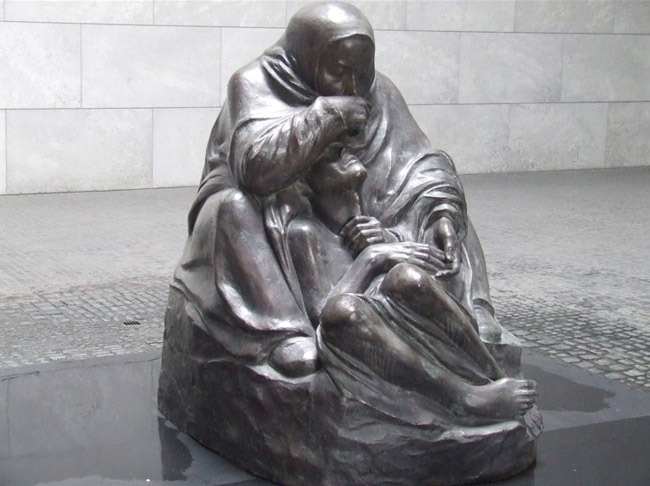 콜비츠 피에타, 1937.jpg