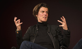 케롤린 엠케.jpg