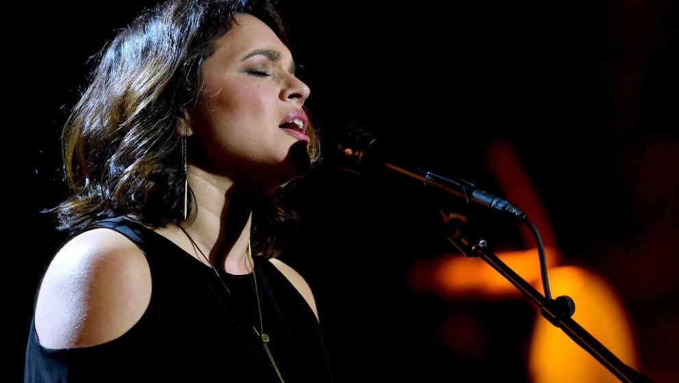 norah-jones-gettyimages-634651518-992x560.jpg