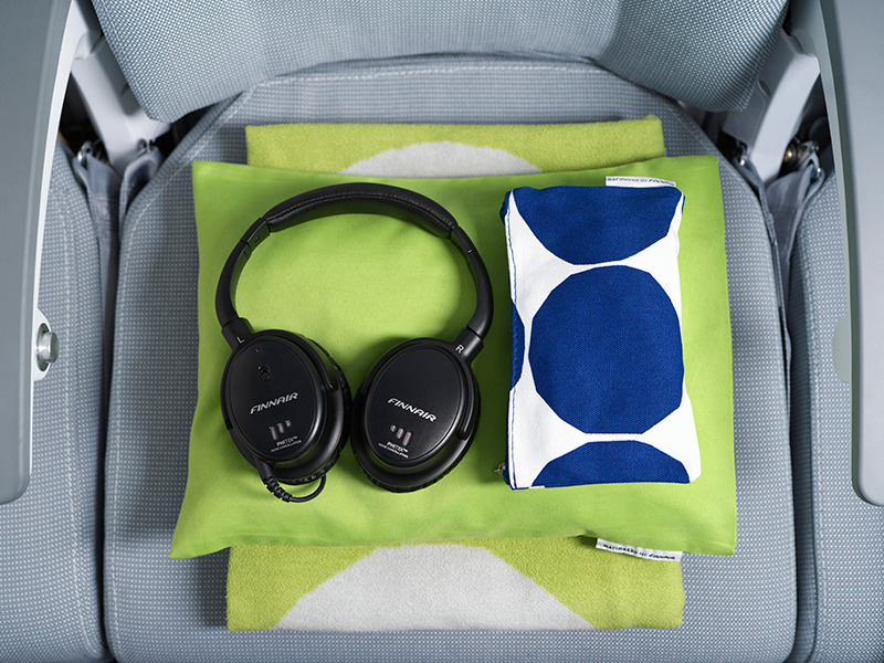 Finnair_A350_economy_class_long_haul_kit_marimekko_bose.jpg