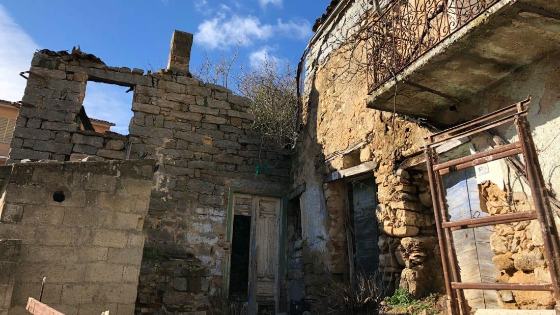 casas-abandonadas-venta-ollalai-italia.jpg