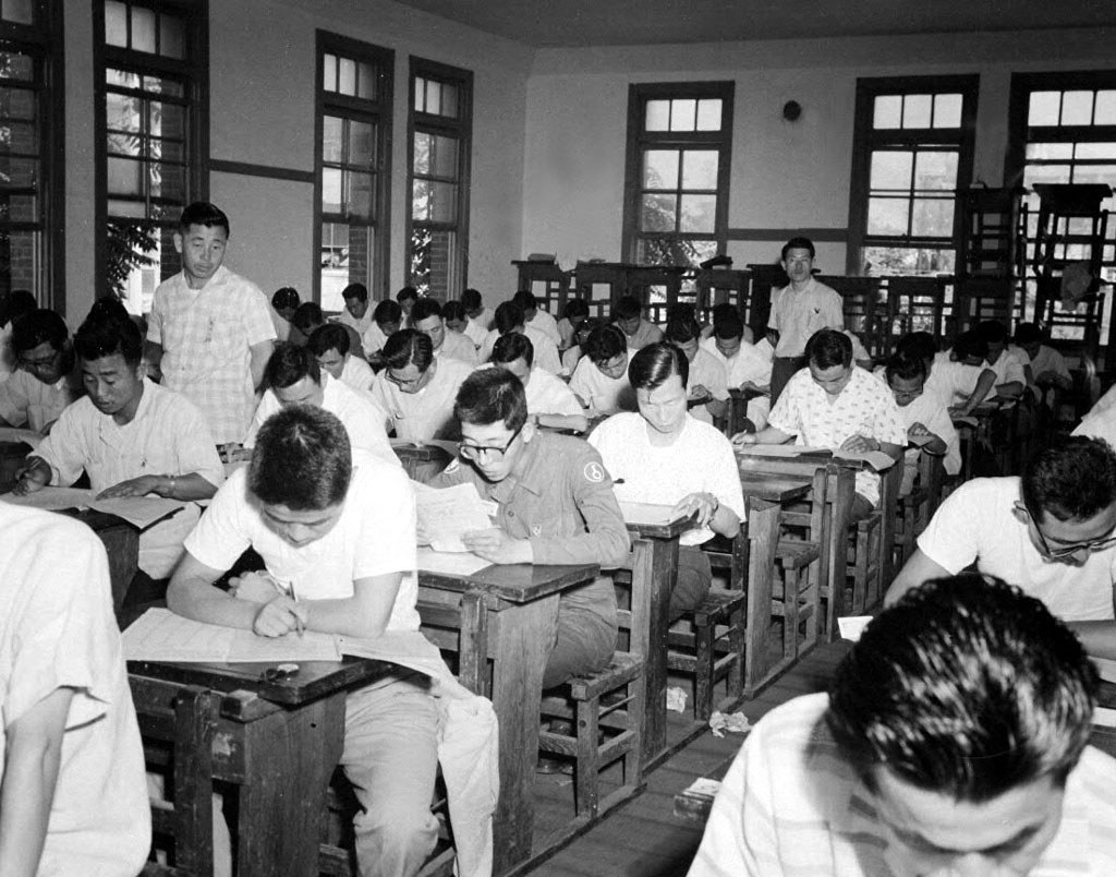 제14회 사법 고등고시(서울대 법대)-수험자들(19620701)1-.jpg