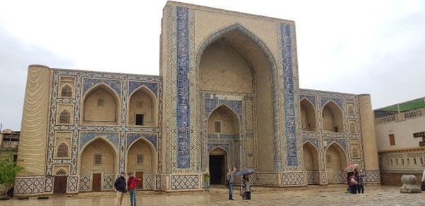 미드아랍 마드라사.jpg