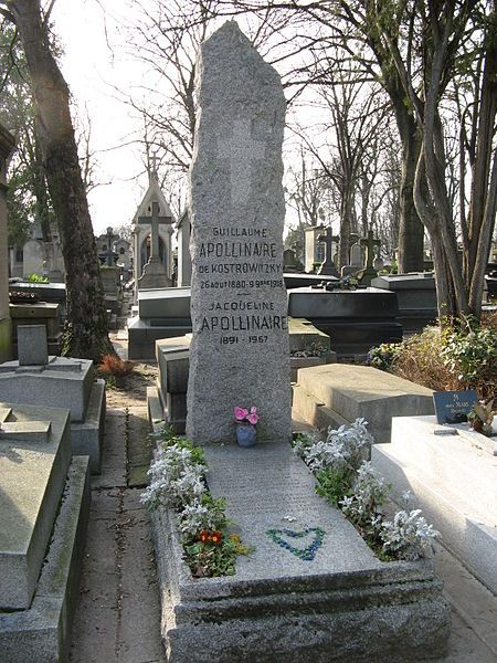 tombe-guillaume-appolinaire-pere-lachaise-grand-hotel-francais.jpg