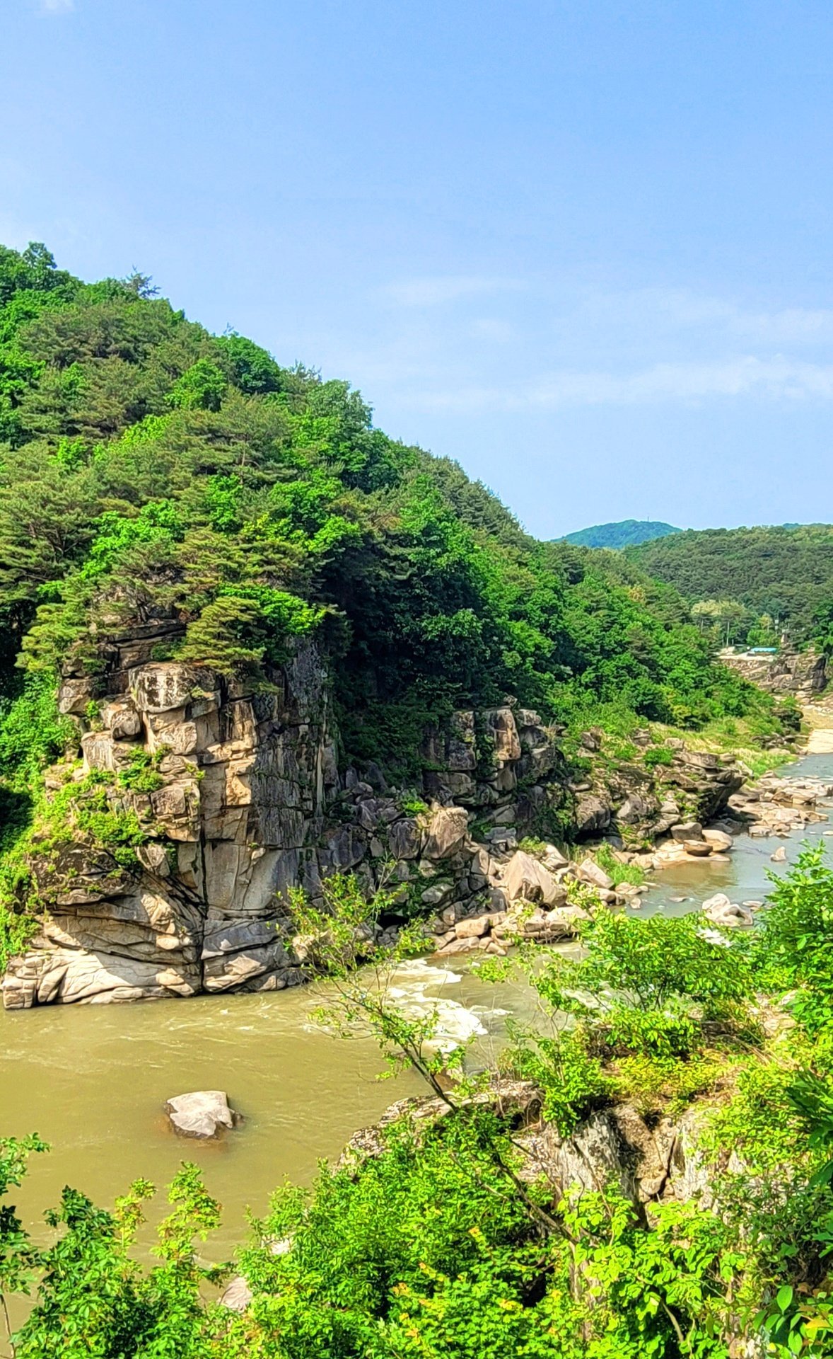철원 한탄강주상절리길과 포천 산정호수를 만났다.