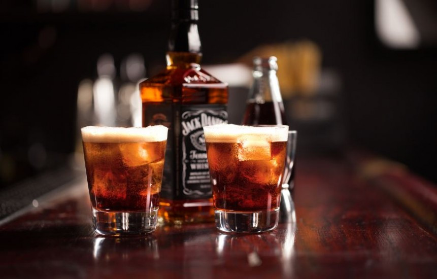 jack_daniel_s_jack_and_cola_recipe_detail.jpg